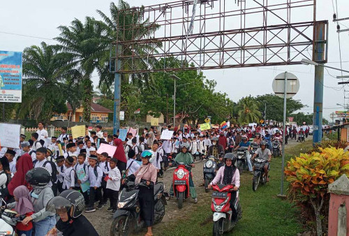 ﻿Ribuan Pelajar di Mukomuko Turun ke Jalan, Pawai Ta’aruf Sambut Tahun Baru Islam 1444 Hijriah