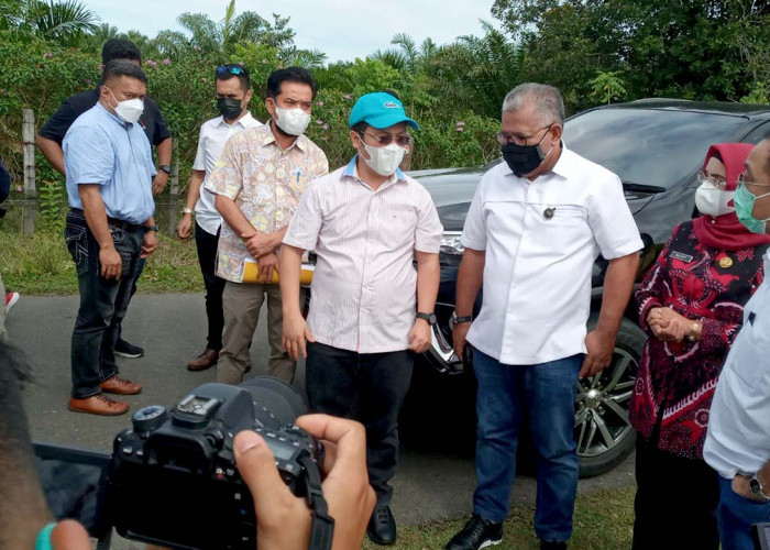 Deputi I Staf Kepresidenan Tinjau Jalan Inpres Usulan Pemkab Mukomuko, Termasuk Ruas Tanah Rekah – Setia Budi