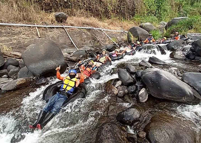 Menjelajah Keseruan Destinasi Wisata River Tubing Selo Malang di Mojokerto