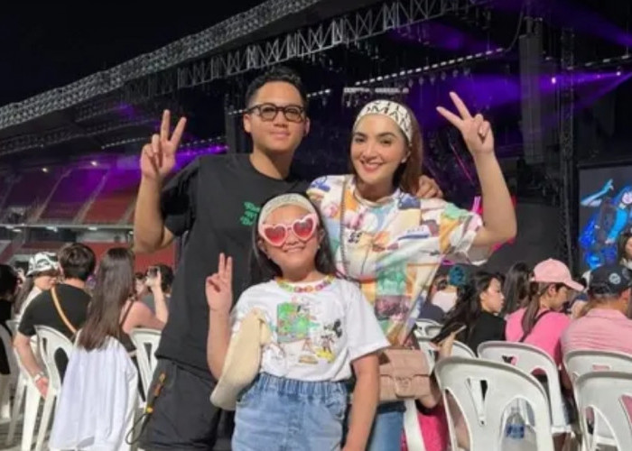 Nonton Konser BlackPink di Thailand, Ashanty dan Arsy Tak Sadar Bertemu Dengan Mama Lisa