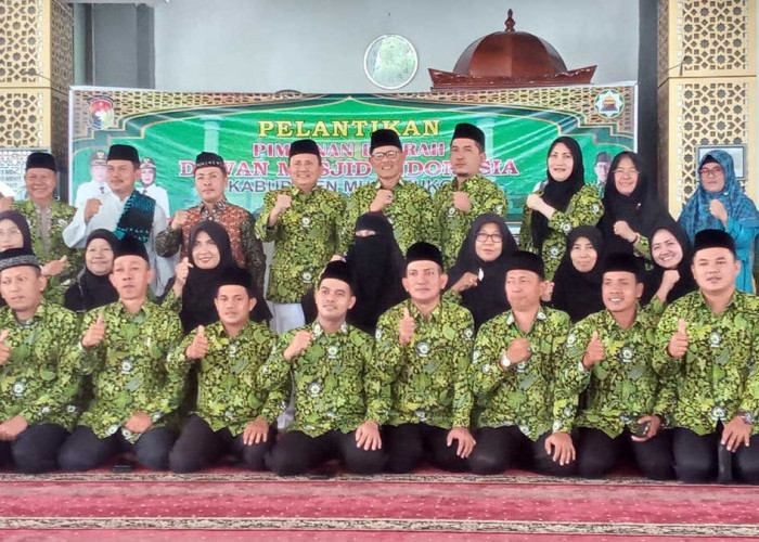 Dewan Masjid Indonesia Mukomuko Dilantik, Berikut Susunan Pengurusnya