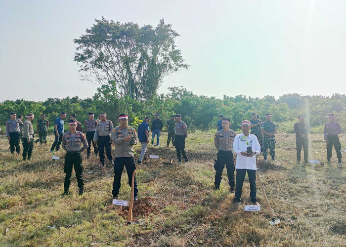 Polri Lestarikan Negeri, Polres Mukomuko Tanam Seribu Pohon 