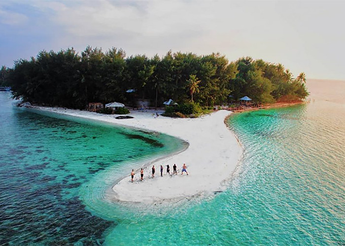 Jangan Sampai Ketinggalan! Ini Dia 5 Pantai di Indonesia yang Paling Indah dan Menakjubkan!