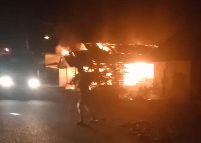 Ledakan Besar Sertai Kebakaran Rumah Di SP1 Penarik, Seluruh Barang Hingga uang Ikut Terbakar