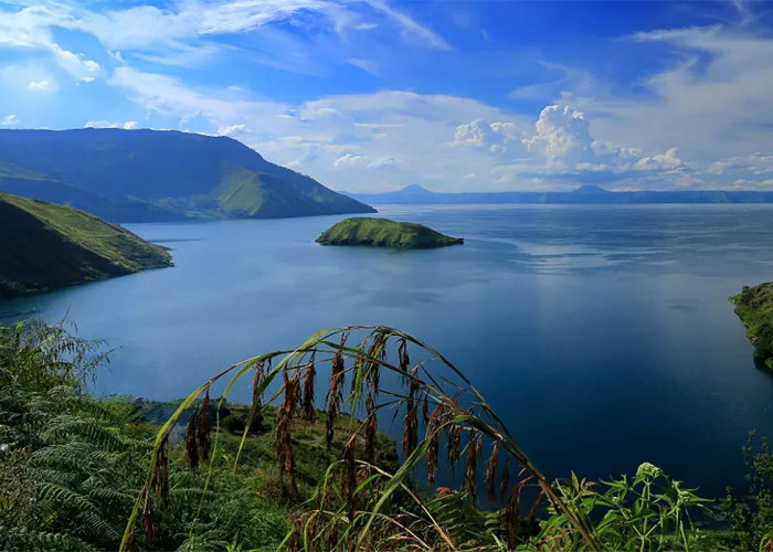 7 Destinasi Wisata di Danau Toba Yang Harus Didatangi, Gunung Hingga Air Terjun