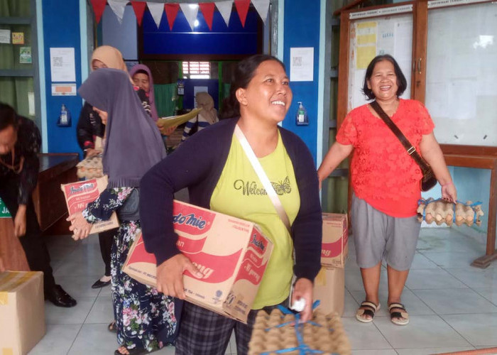 Sembako Pemprov Bengkulu Sentuh 30 Orang Wanita Janda di Mukomuko