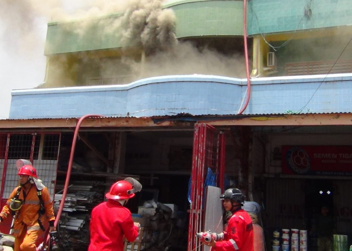 Kebakaran di Kota Bengkulu, Bangunan Toko 3 Pintu jadi Abu
