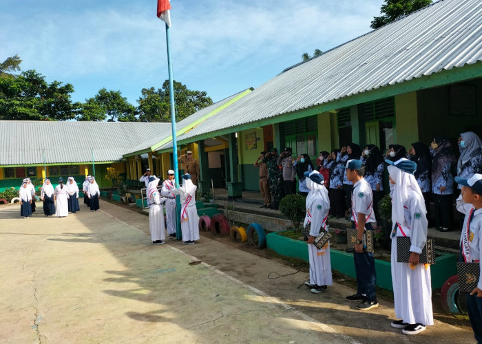 Bina Remaja, Camat Bersama TNI dan Polri Masuk Sekolah