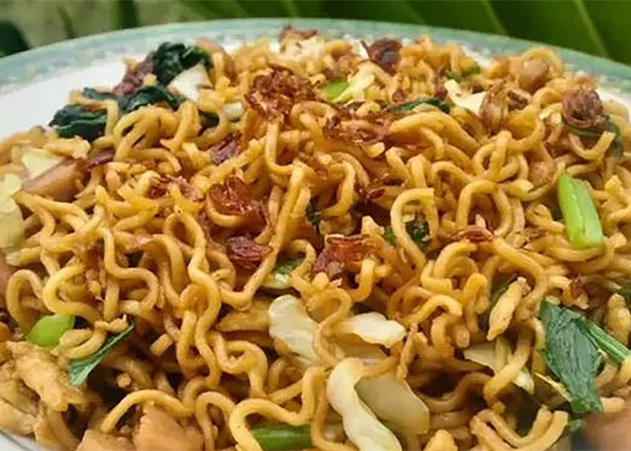 Cocok Untuk Menu Akhir Bulan, Begini Cara Masak Mie Telur yang Enak dan Anti Ribet