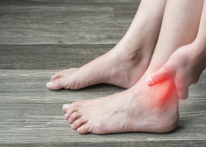 Ini Perbedaan Sakit Asam Urat dan Rematik