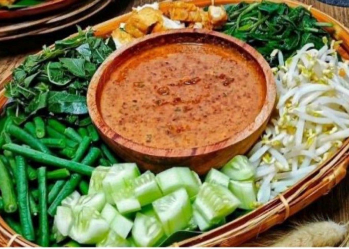 Resep Pecel Sayur Tradisional: Bumbu Kacang Gurih yang Jadi Jantung dari Sajian Ini