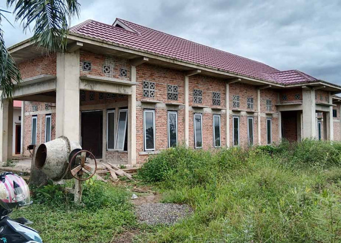 Diduga Mark Up, Gedung Serbaguna Arah Tiga Mangkrak