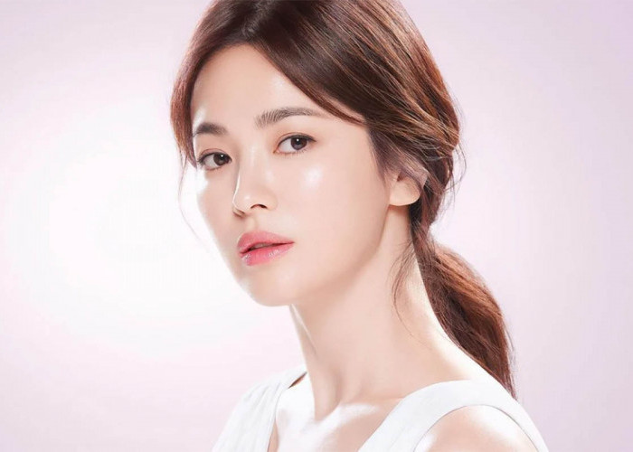 Ingin Punya Kulit Wajah Glass Skin Ala Artis Korea? Cukup Lakukan 3 Langkah Skincare Ini Setiap Hari