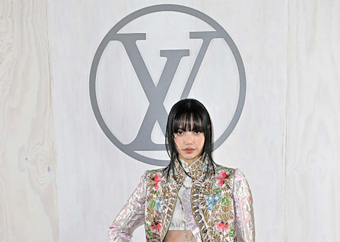 Lepas Dari Celline, Lisa BLACKPINK Hebohkan Publik Jadi Brand Ambassador Louis Vuitton