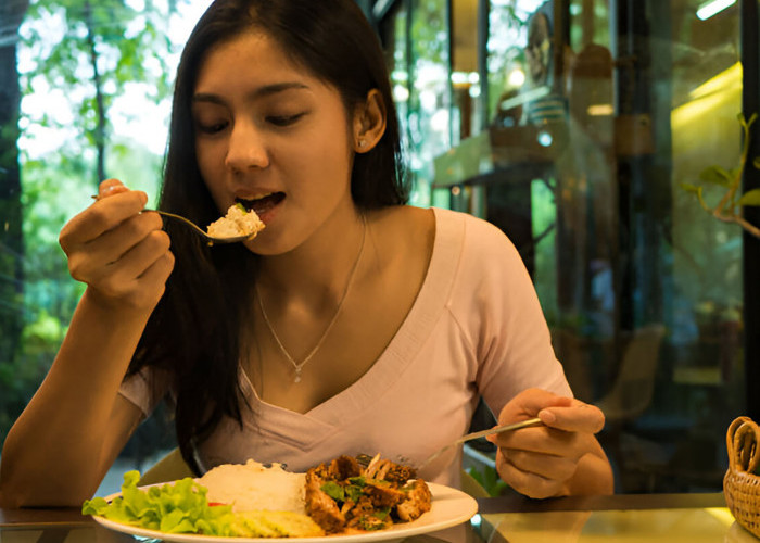 Cara Makan Yang Benar, Sehat dan Beradap Hingga Rasa Kenyangnya Sempurna