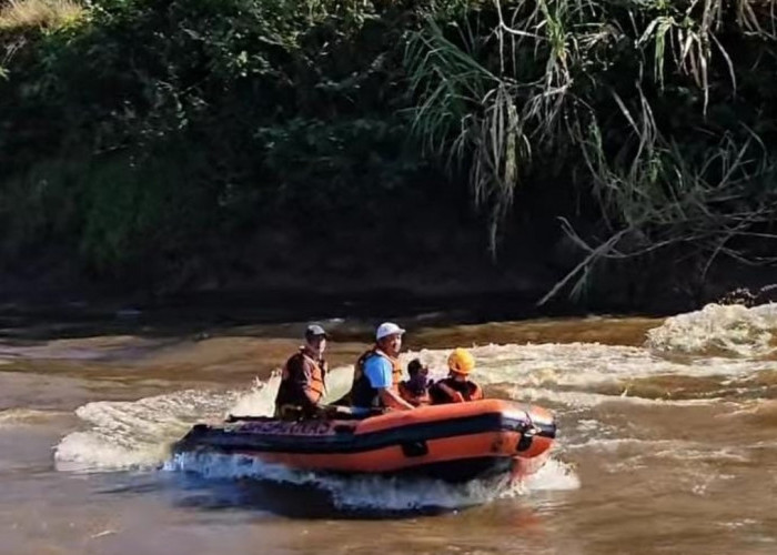 BPBD Mukomuko Terjunkan Personel Bantu Pencarian ASN Hanyut di Sungai Silaut, Pesisir Selatan 