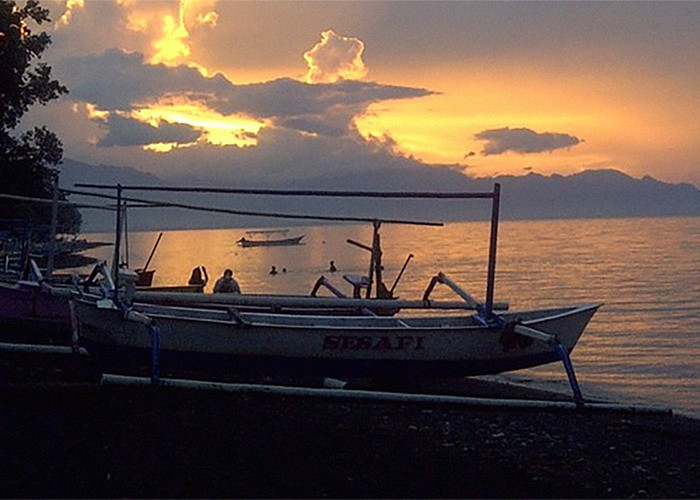 Kisah Pantai Lovina Bali Sangat Serem, Tempat Berlabuhnya Sebuah Kapal Hantu Belanda Bernama Van Der Wijck