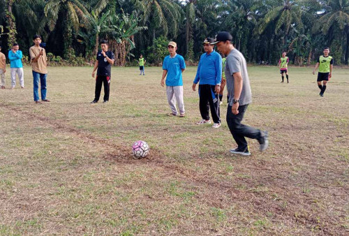 Lomba Sepak Bola Lugarta CUP II Dibuka Camat lupi