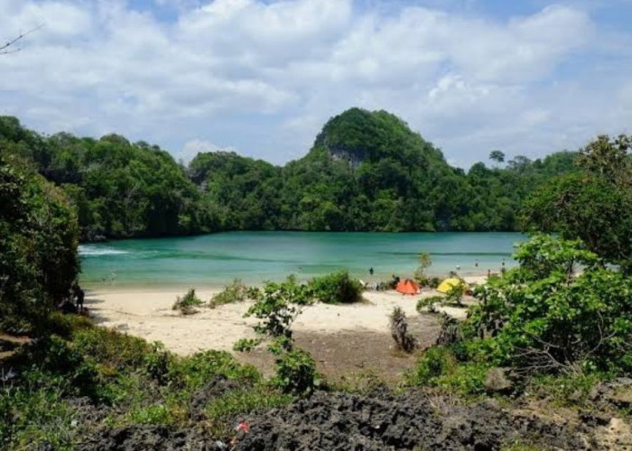 Tak Banyak yang Tahu, Ternyata Indonesia Memiliki 4 Tempat Wisata Terlarang dari Candi hingga Jembatan Merah