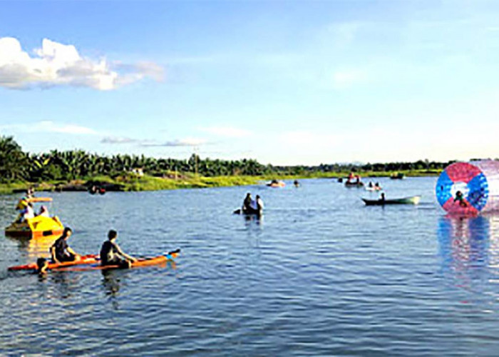 Bukan Hanya Pesona Senja yang Memukau, Inilah Keindahan Alam Danau Hoce di Pontianak