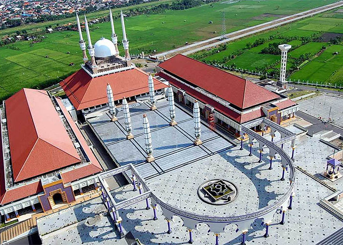4 Tempat Wisata Religi Terbaik Umat Muslim di Indonesia