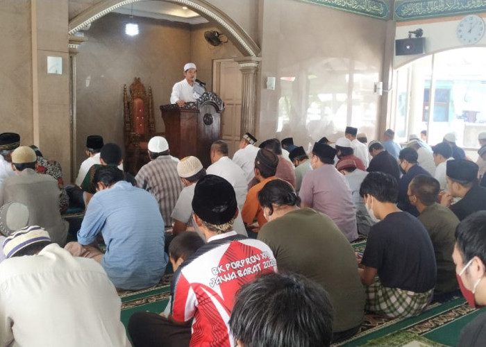 Meninggalkan Salat Jumat dengan Sengaja bagi Laki-Laki Baligh dan Konsekuensi Hukumnya