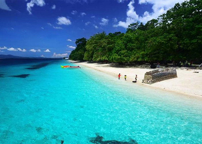 Pantai Liang, Keindahan Alam yang Mempesona dan Memukau di Maluku Tengah