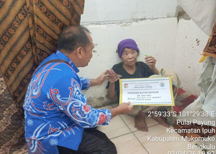 Pemdes Ranah Karya Serahkan BLT-DD Triwulan Pertama ke Rumah Masing-masing KPM