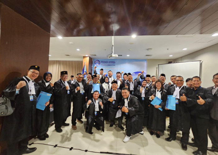 Ketum Peradi Utama Hardi Fardiansyah Lantik 34 Advokat, Termasuk Ismail Novendra