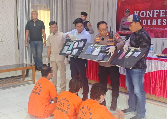 Dikendali Dari Lapas, Satnarkoba Polres Mukomuko Ringkus 3 Pengedar Narkotika
