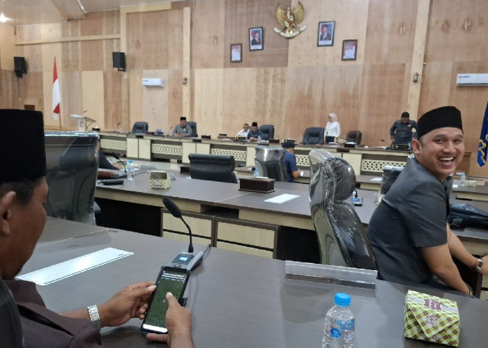 Paripurna Nota Penjelasan Eksekutif Terhadap 2 Raperda Mukomuko Dihadiri 15 Anggota Dewan
