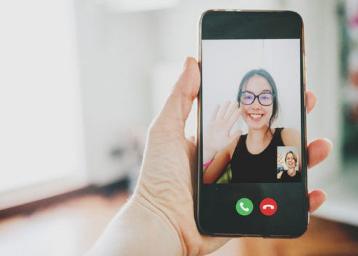 Ini Bahaya bagi Anak Remaja Sekarang Jika Pacaran Pakai Video Call