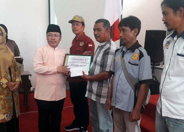 Wujudkan Kesejahteraan Nelayan, Bupati Bagikan Mesin dan Alat Tangkap