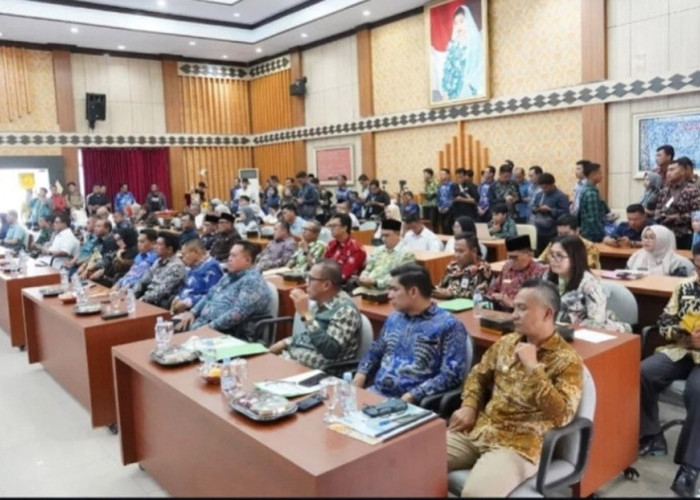 Perjuangkan Anggaran Pembangunan, Bupati MM Ngegas di Depan Menteri