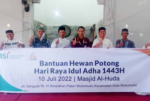 Bank Syariah Indonesia Ipuh Mukomuko Salurkan Hewan Kurban 