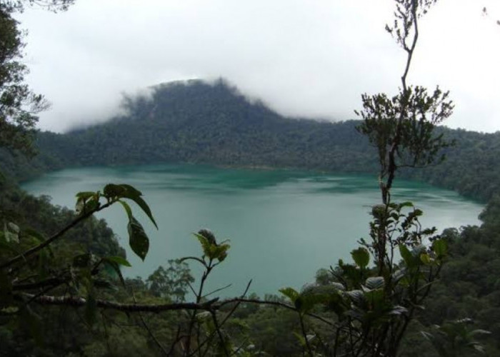Menyimpan Keindahan yang Mempesona, Ini 4 Danau Tersembunyi di Sumatera Barat yang Masih Asri