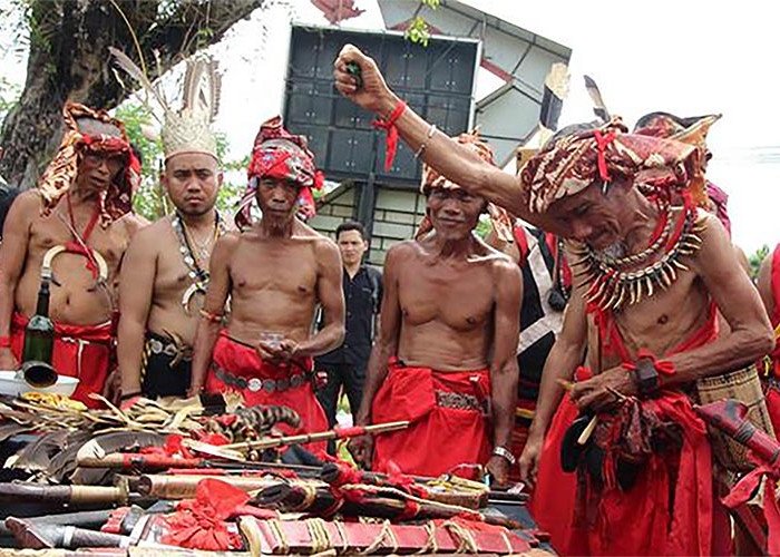 Mandau Suku Dayak Yang Sakti Mandraguna, Membuat Inggris, Belanda dan Jepang Mati Kutu