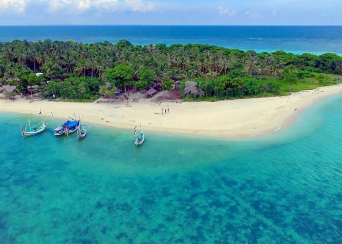 Kesejukan Alam Pulau Gili Labak di Jawa Timur yang Mempesona