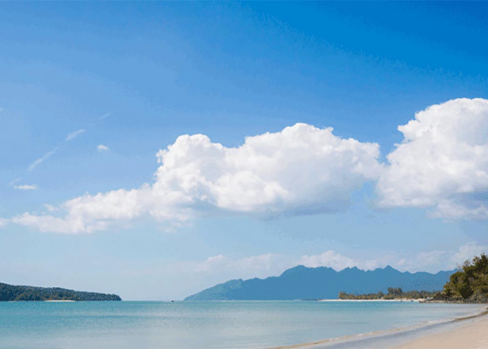 Keindahan dan Kelembutan Pasir di Pantai Cermin, Cocok untuk Dikunjungi Libur Akhir Tahun