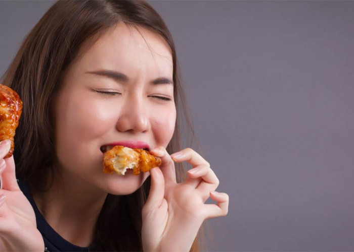 Jangan Dibiasakan! Inilah Dampak Makan Makanan Pedas saat Perut Masih Kosong