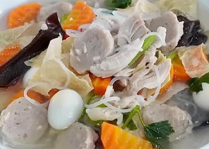 Menghangatkan Tubuh dengan kuah Sup Kimlo Bakso, Begini Resep dan Cara Membuatnya