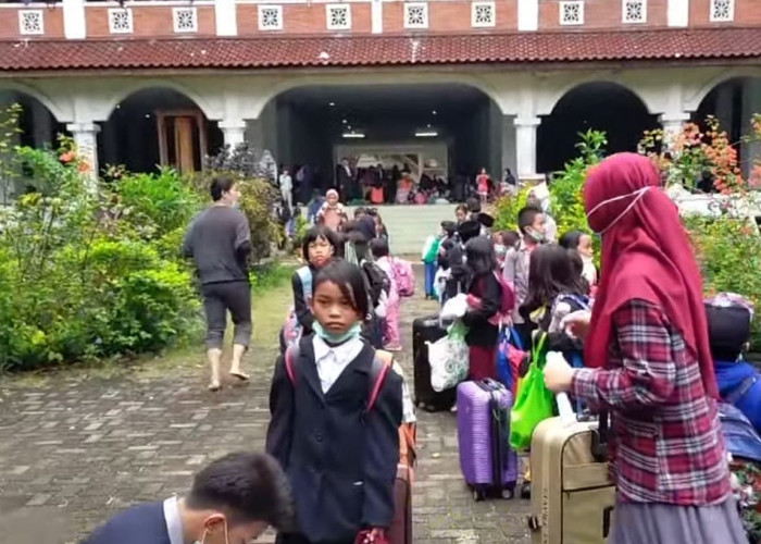 Pimpinan Pondok Pesantren Al-Zaytun Indramayu Larang Santri Aminkan Doa