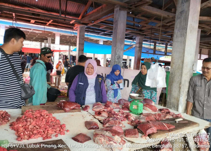 Dinas Pertanian Turunkan 32 Petugas Periksa Ketersediaan Daging di Pasar Tradisional Mukomuko