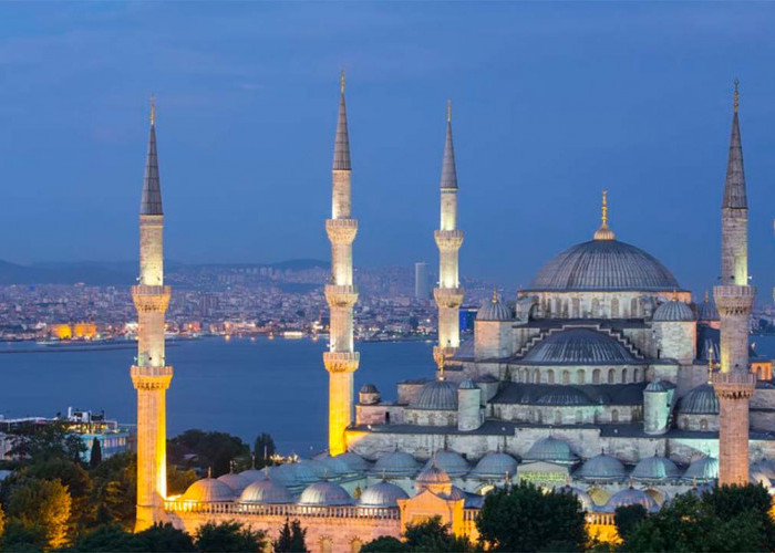 Pemandangan Masjid yang Bikin Hati Tenang, Coba Kunjungi Masjid Biru Turki