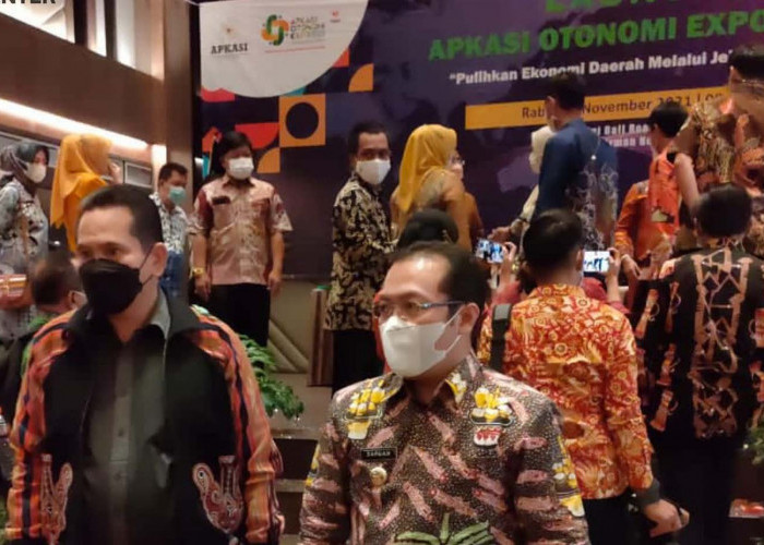 Bupati Ajak Pejabat Nongkrong di Jakarta