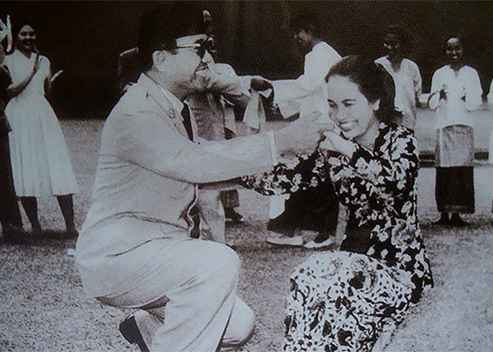 Hartini Istri Soekarno Yang Paling Setia Hingga Napas Terakhir Sang Proklamator