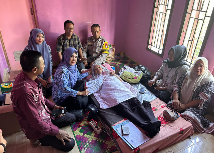 Kades Pulai Payung Door To Door Salurkan BLT-DD Tahap Pertama