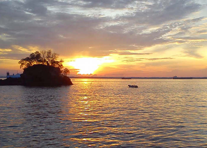 Bikin Takjub! Beginilah Keindahan Pesona Alam Pantai Melawai