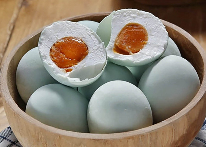 Jangan Berlebihan Jika Tidak Mau Ini Terjadi, Inilah Bahaya Mengonsumsi Telur Asin Terlalu Banyak