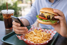 Tanpa Disadari, Kebiasaan Saat Makan Siang Ini Bikin Berat Badan Cepat Naik! Nomor 4 Paling Sering Dilakukan